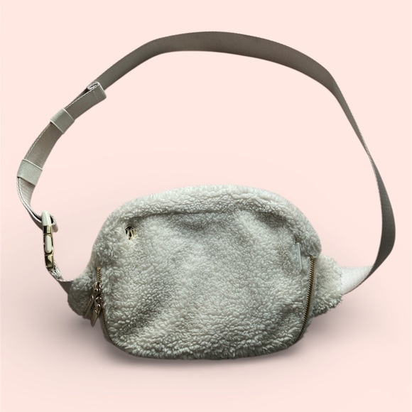 Lululemon Everywhere Fleece Belt Bag Natural Ivory Trench EUC - Picture 5 of 12